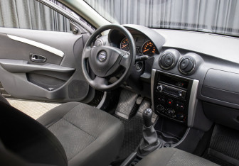 Подержанный автомобиль Nissan Almera Sedan 2016 года (10 фото)