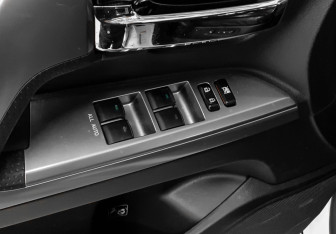 Подержанный автомобиль Toyota Land Cruiser Suv 2013 года (26 фото)