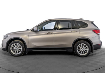 Подержанный автомобиль BMW X1 2022 года (8 фото)
