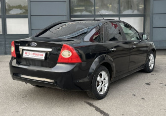 Подержанный автомобиль Ford Focus Sedan 2011 года (5 фото)