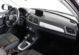 Подержанный автомобиль Audi Q3 2012 года (10 фото)