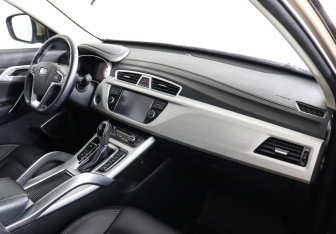 Подержанный автомобиль Geely Atlas 2019 года (8 фото)