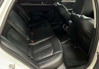 Подержанный автомобиль Kia K5 2020 года (16 фото)