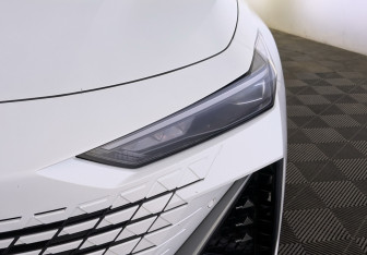 Подержанный автомобиль Changan UNI-V 2023 года (13 фото)