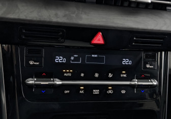 Подержанный автомобиль Kia Carnival 2021 года (27 фото)