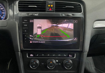 Подержанный автомобиль Volkswagen Golf Hatchback 2018 года (13 фото)