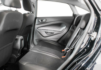 Подержанный автомобиль Ford Fiesta Sedan 2016 года (11 фото)