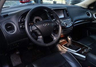 Подержанный автомобиль Infiniti QX60 2017 года (17 фото)