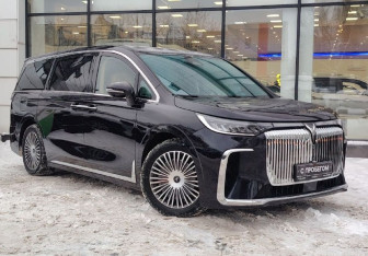 Подержанный автомобиль Voyah Dream 2024 года (3 фото)