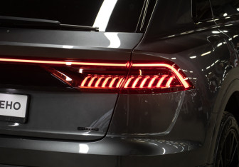 Подержанный автомобиль Audi Q8 2019 года (27 фото)