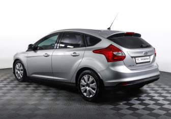 Подержанный автомобиль Ford Focus Hatchback 2013 года (7 фото)