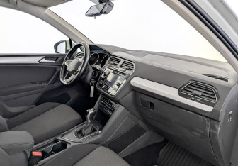 Подержанный автомобиль Volkswagen Tiguan 2021 года (11 фото)