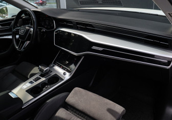 Подержанный автомобиль Audi A6 Sedan 2021 года (7 фото)