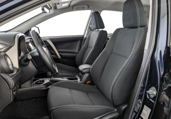 Подержанный автомобиль Toyota RAV4 2018 года (20 фото)