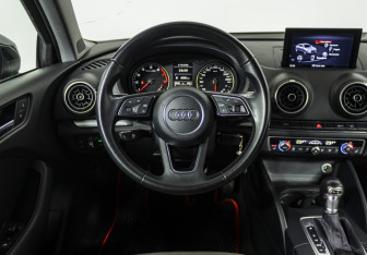Подержанный автомобиль Audi A3 Sedan 2017 года (10 фото)