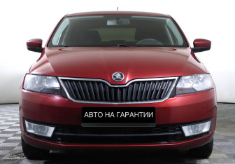 Подержанный автомобиль Skoda Rapid Liftback 2015 года (2 фото)