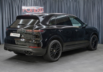 Подержанный автомобиль Porsche Cayenne 2018 года (5 фото)