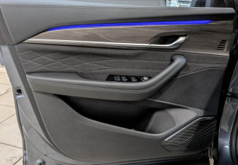 Подержанный автомобиль Geely Monjaro 2025 года (19 фото)