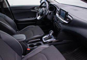 Подержанный автомобиль Kia Ceed Hatchback 2019 года (9 фото)