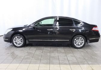 Подержанный автомобиль Nissan Teana 2012 года (8 фото)