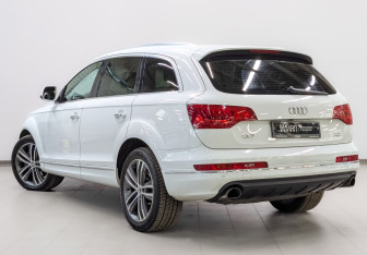 Подержанный автомобиль Audi Q7 2014 года (7 фото)