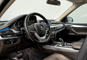 Подержанный автомобиль BMW X5 2018 года (15 фото)