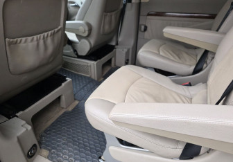 Подержанный автомобиль Mercedes-Benz Viano 2008 года (10 фото)