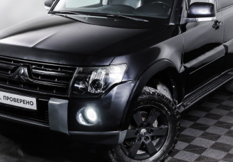 Подержанный автомобиль Mitsubishi Pajero 2007 года (22 фото)
