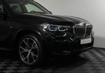 Подержанный автомобиль BMW X5 2021 года (22 фото)