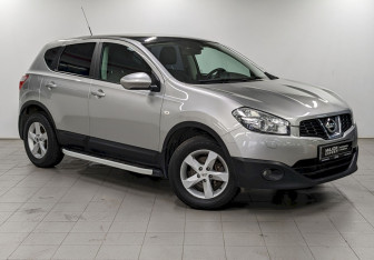 Подержанный автомобиль Nissan Qashqai 2012 года (3 фото)