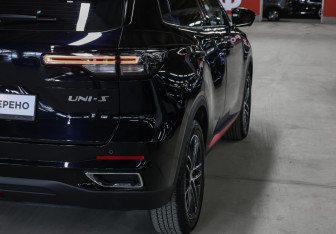 Подержанный автомобиль Changan UNI-S 2024 года (26 фото)