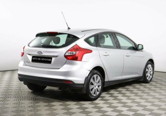 Подержанный автомобиль Ford Focus Hatchback 2014 года (3 фото)