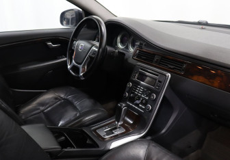 Подержанный автомобиль Volvo S80 2011 года (10 фото)