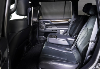Подержанный автомобиль Lexus LX 2019 года (11 фото)