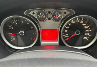 Подержанный автомобиль Ford Focus Sedan 2008 года (11 фото)