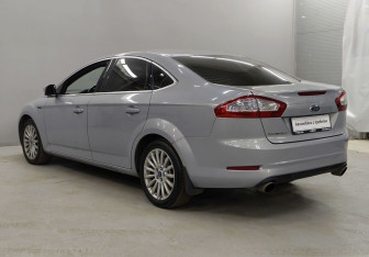 Подержанный автомобиль Ford Mondeo Sedan 2012 года (7 фото)