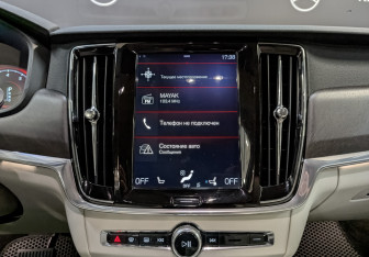 Подержанный автомобиль Volvo V90 Cross Country 2019 года (17 фото)