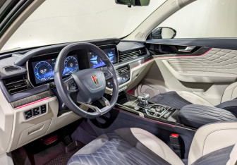 Подержанный автомобиль Hongqi HS5 2024 года (16 фото)