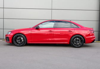 Подержанный автомобиль Audi A4 Sedan 2020 года (8 фото)