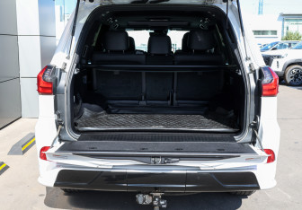 Подержанный автомобиль Lexus LX 2020 года (9 фото)