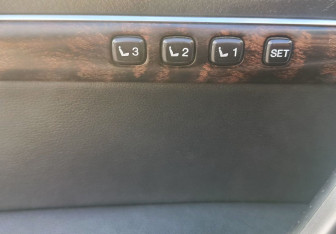 Подержанный автомобиль Toyota Land Cruiser Suv 2015 года (15 фото)