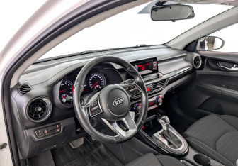 Подержанный автомобиль Kia Cerato Sedan 2019 года (16 фото)
