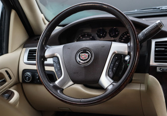 Подержанный автомобиль Cadillac Escalade Suv 2007 года (14 фото)