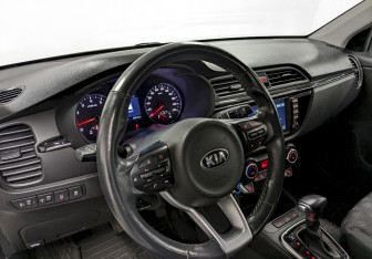 Подержанный автомобиль Kia Rio Hatchback 2020 года (13 фото)