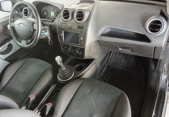 Подержанный автомобиль Ford Fiesta Hatchback 2008 года (12 фото)