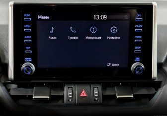 Подержанный автомобиль Toyota RAV4 2020 года (15 фото)