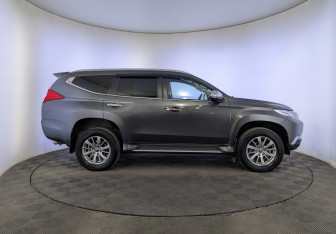 Подержанный автомобиль Mitsubishi Pajero Sport 2018 года (4 фото)