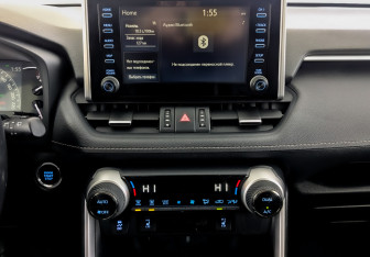 Подержанный автомобиль Toyota RAV4 2021 года (15 фото)