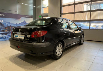 Подержанный автомобиль Peugeot 206 Sedan 2008 года (4 фото)