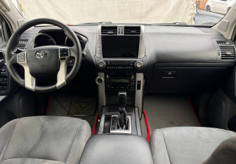 Подержанный автомобиль Toyota Land Cruiser Prado 2013 года (9 фото)